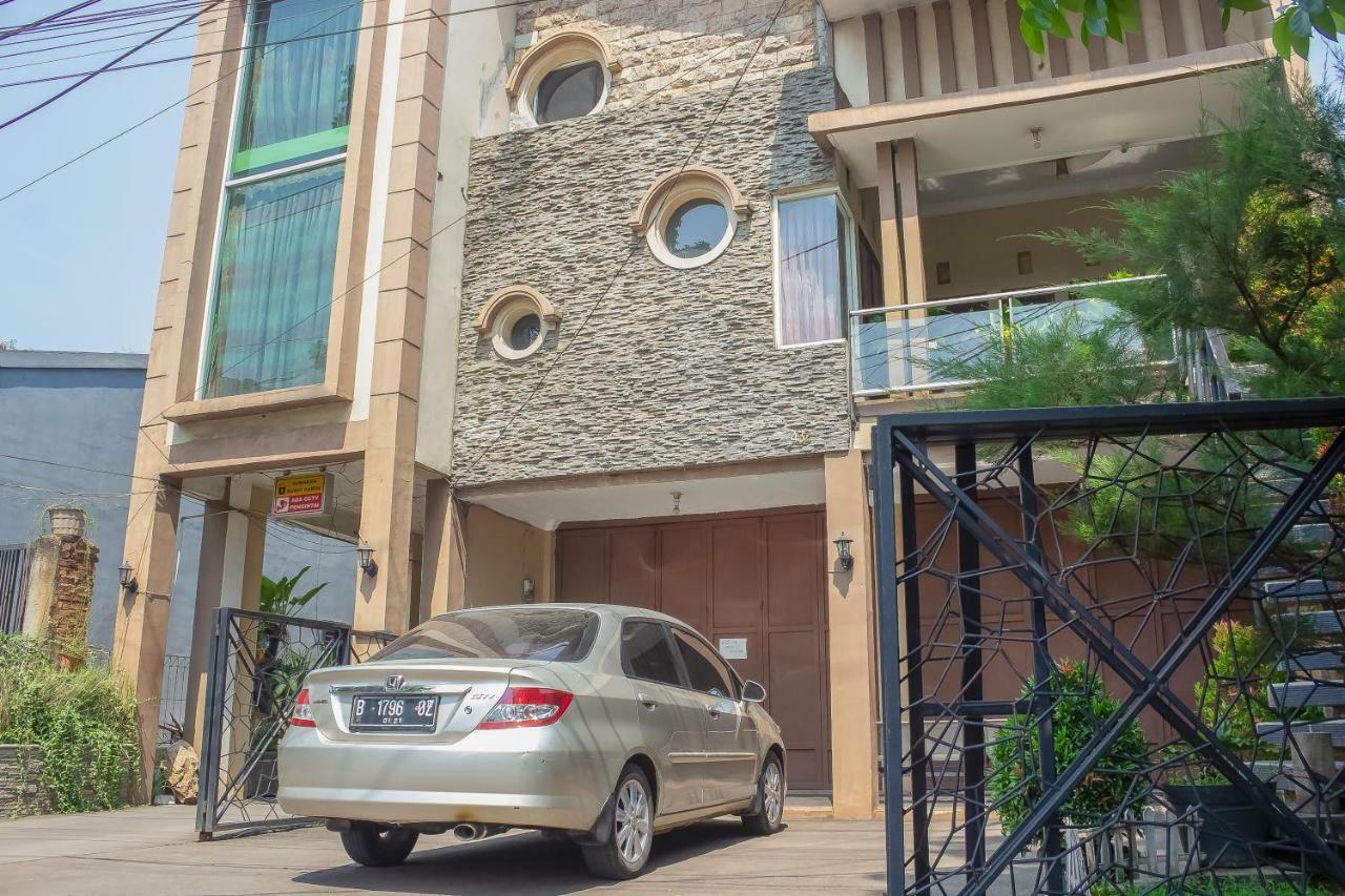 Reddoorz Syariah Near Pasar Modern Cikopo Karawang Exterior foto